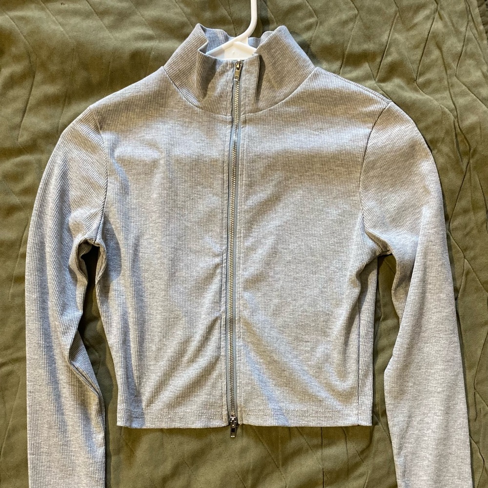 Women’s grey long sleeve zip up workout shirt